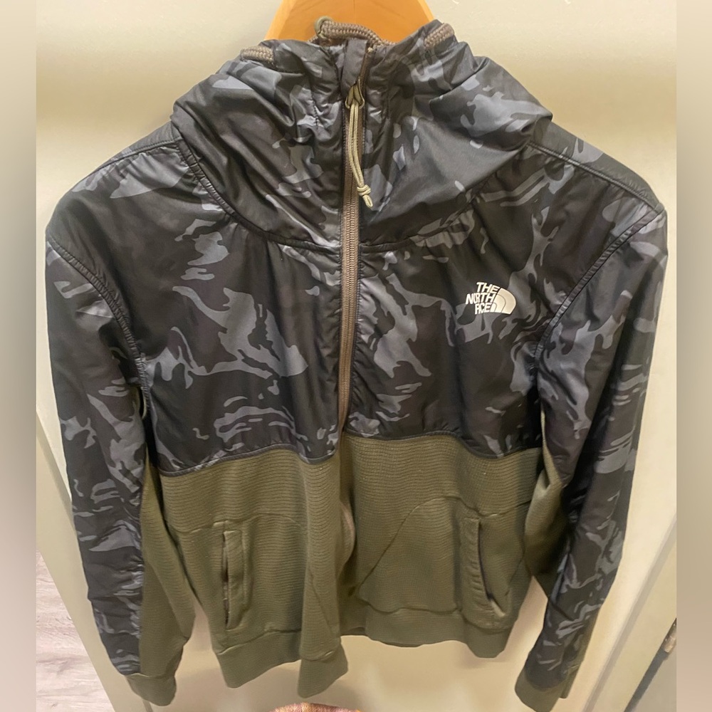The North Face Men’s Medium Lightweight hooded jacket - camo & green